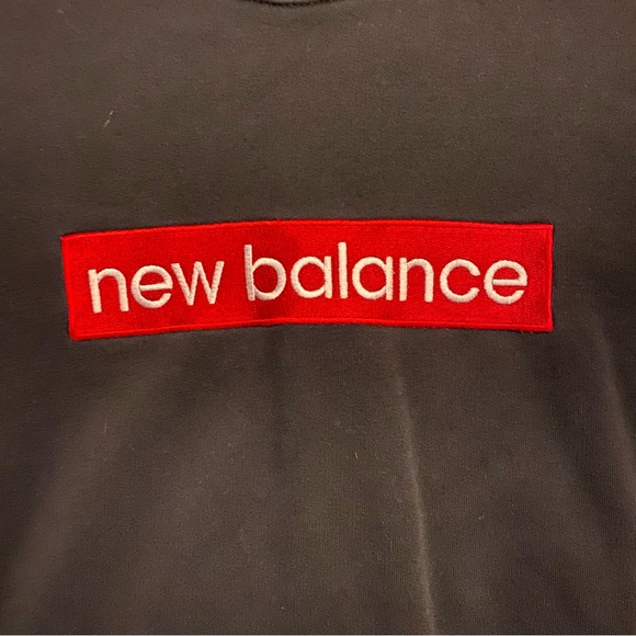 New Balance Box Logo Crewneck - Picture 2 of 4